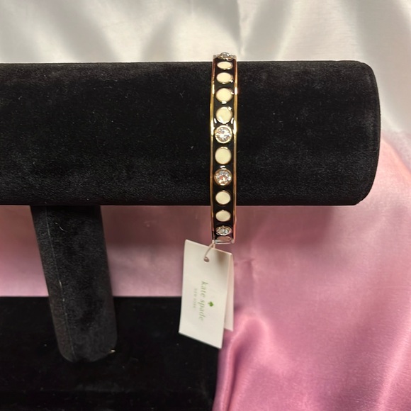 Kate Spade Idiom Enamel Bangle set in Gold - Picture 4 of 5